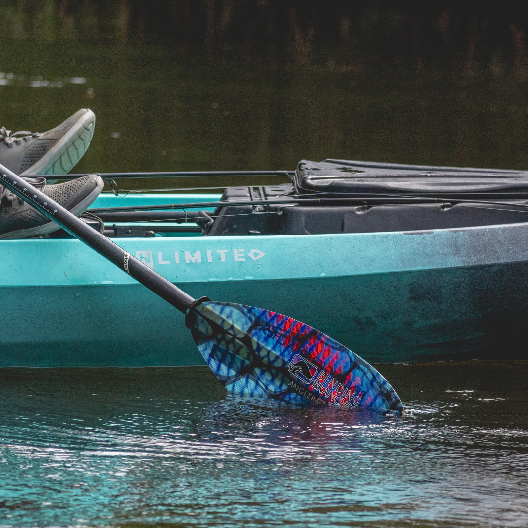 angler pro versa-lok radiant blade in water #color_radiant